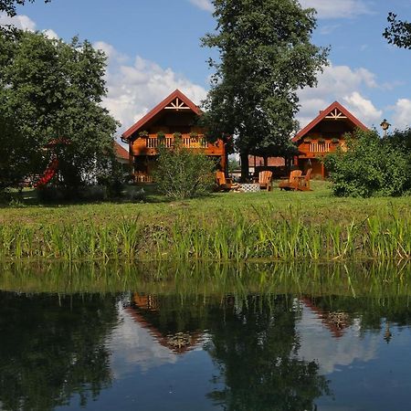 Riverside Apartments Otočac Exteriör bild