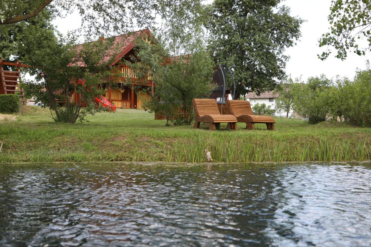 Riverside Apartments Otočac Exteriör bild