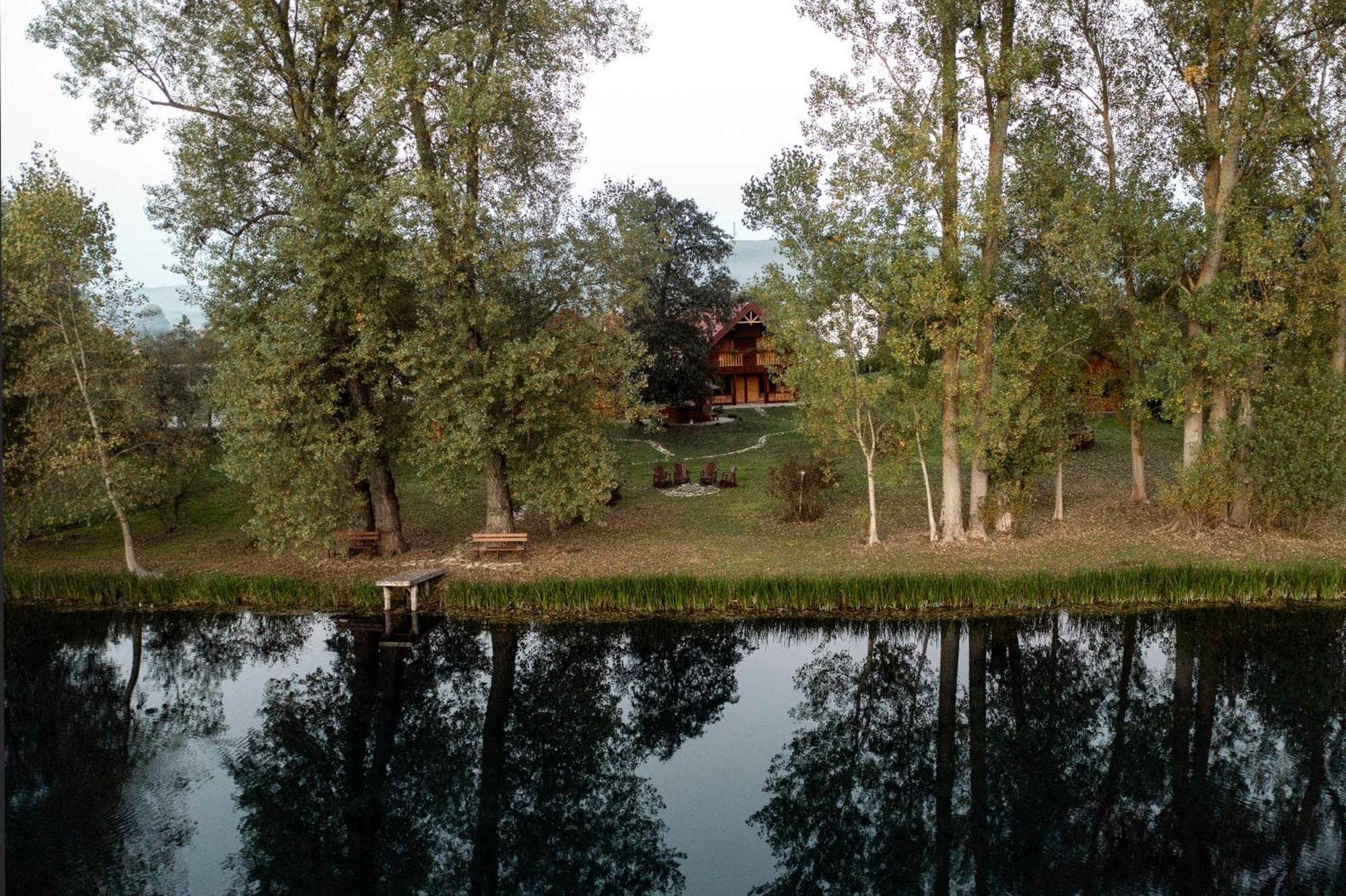 Riverside Apartments Otočac Exteriör bild