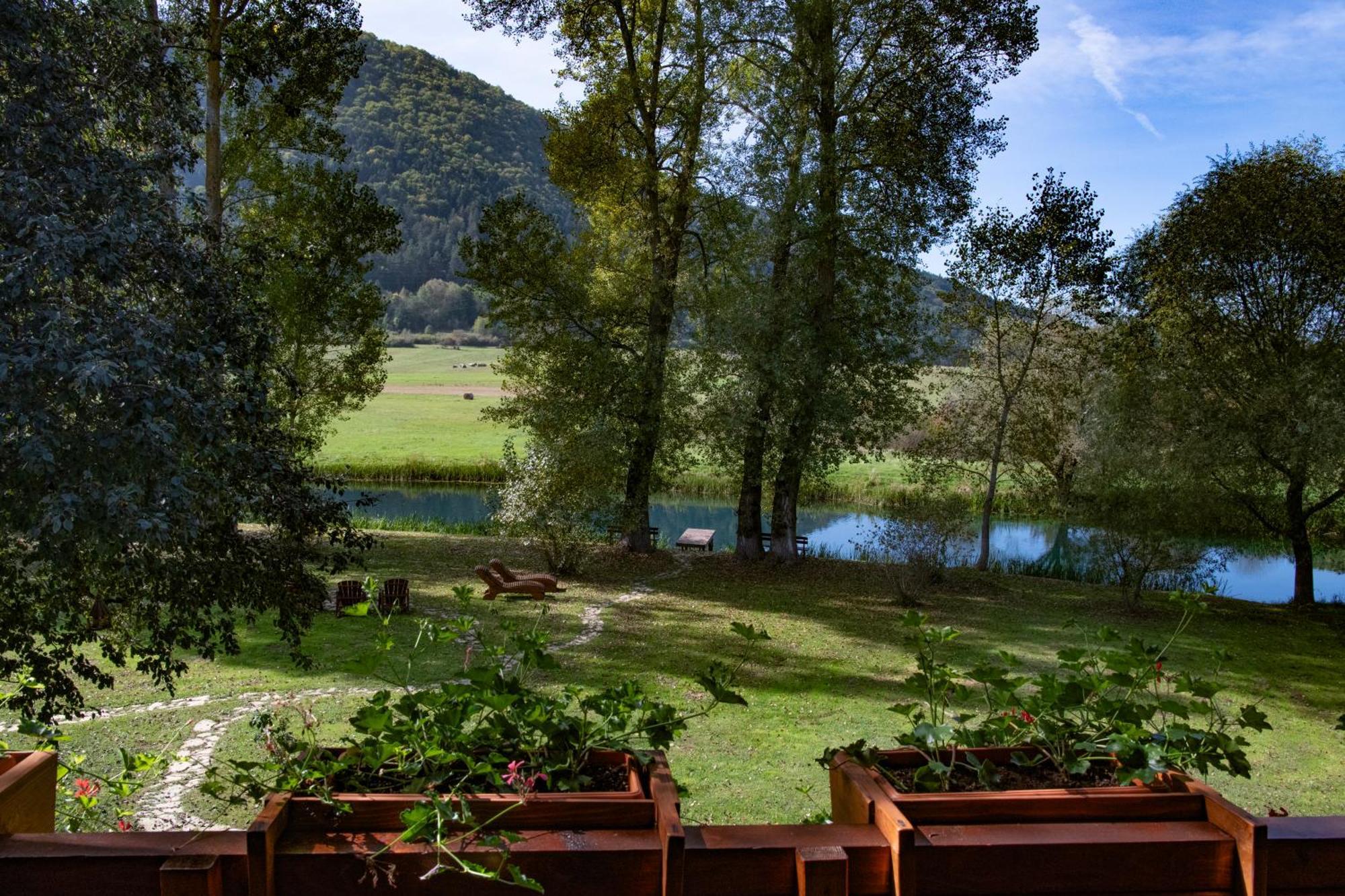 Riverside Apartments Otočac Exteriör bild